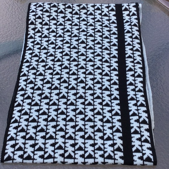 Michael Kors scarf NWOT black and white MK pattern - Picture 2 of 4